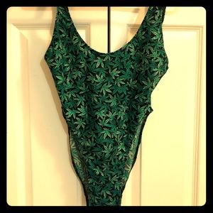Weed design one-piece swim wear